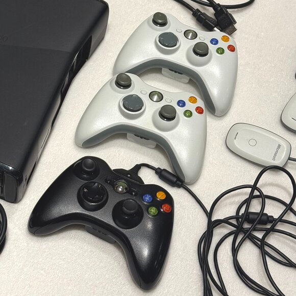 Xbox 360 Slim 250GB Console Bundle + 2 Wireless Controllers + Accessories TESTED - Picture 3 of 10
